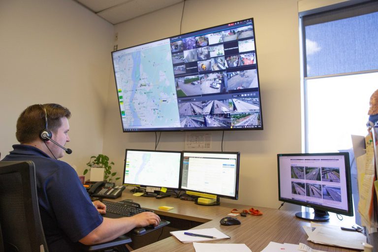 Centre de répartition de Remorquage Groupe Laberge, disponible 24h/7