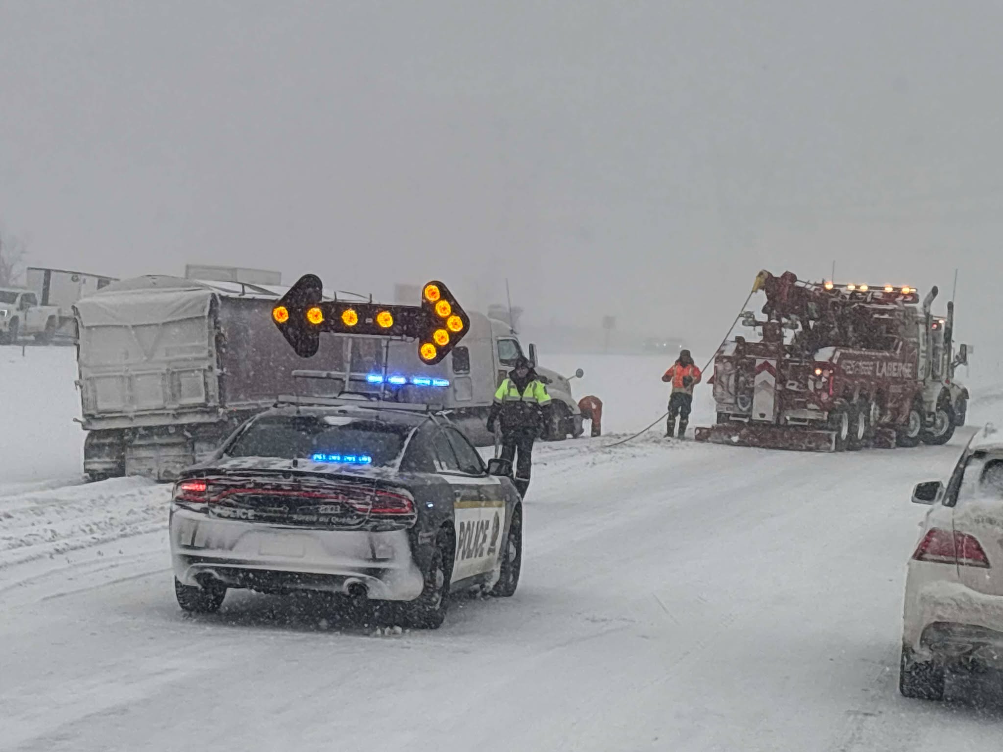 Intervention d'urgence routière Groupe Laberge en tempête de neige